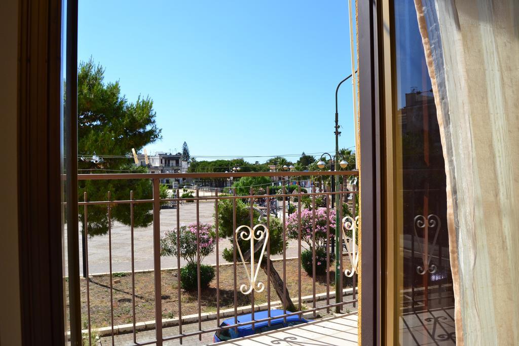 Casa Vacanze Laura イーゾラ・デッレ・フェンミネ エクステリア 写真